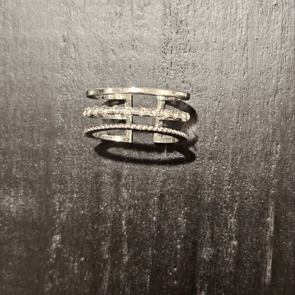 Adjustable Silvertone ring 💍